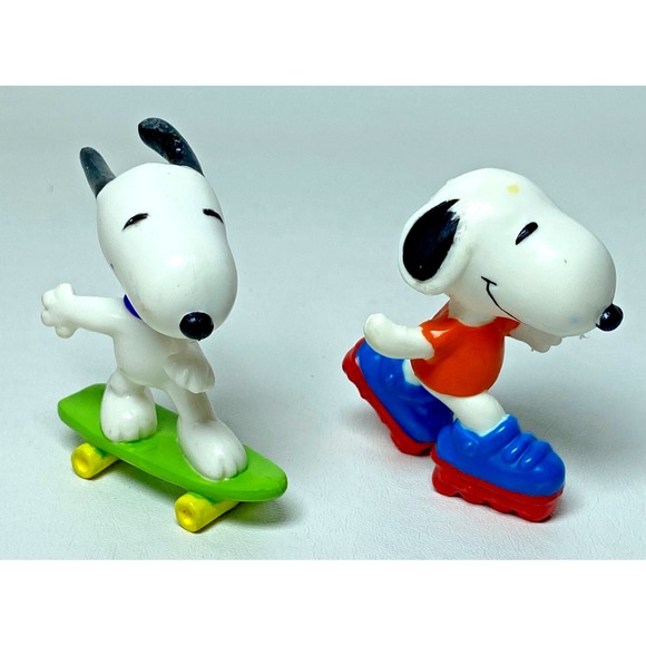 2 Snoopy‎ Peanuts 2" PVC Plastic Sports Roller Skate Skate Board VTG - Picture 1 of 7